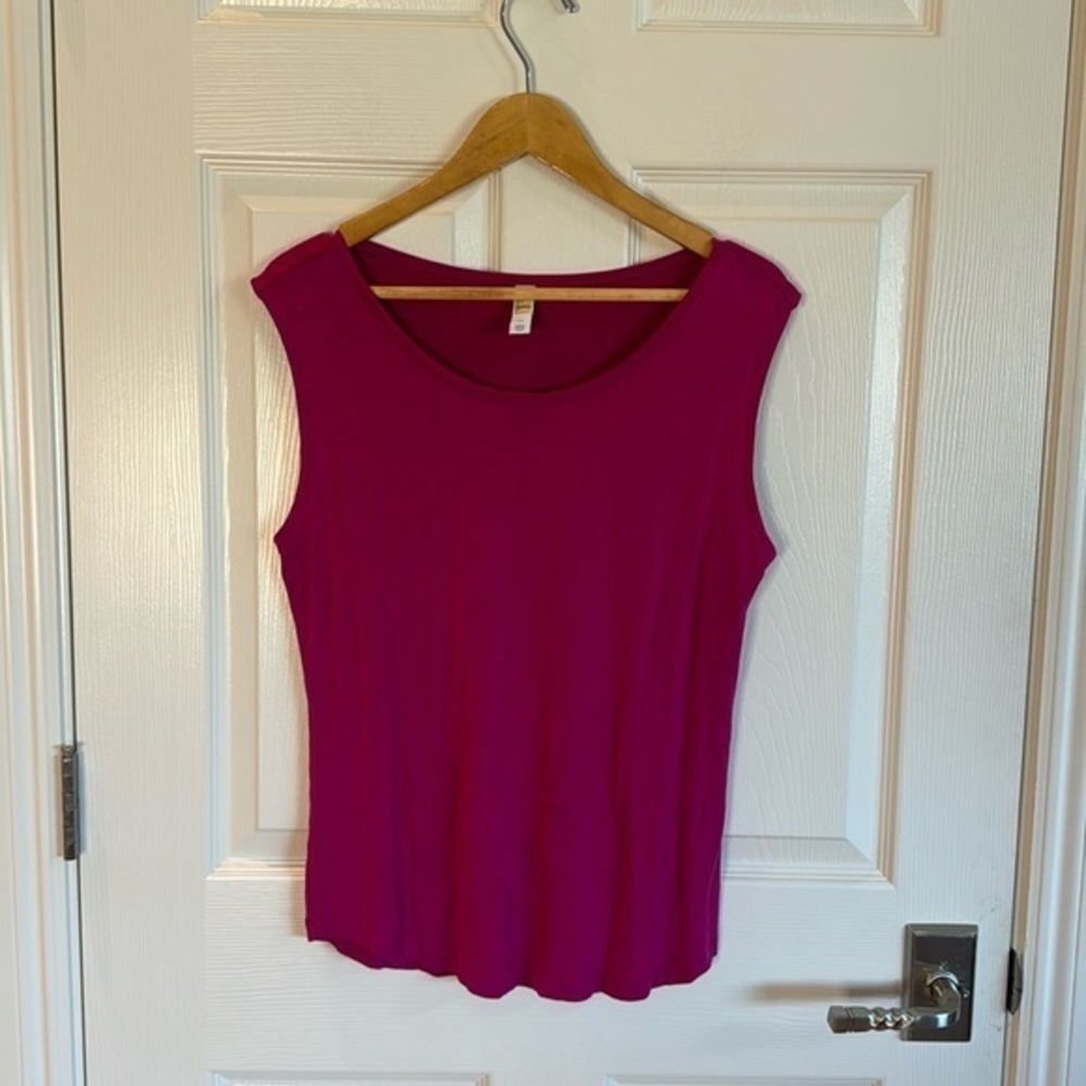 Sleeveless Scoop Neck Top - Magenta